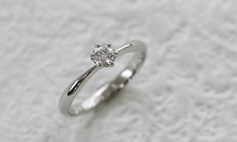 シンプルコースの婚約指輪01