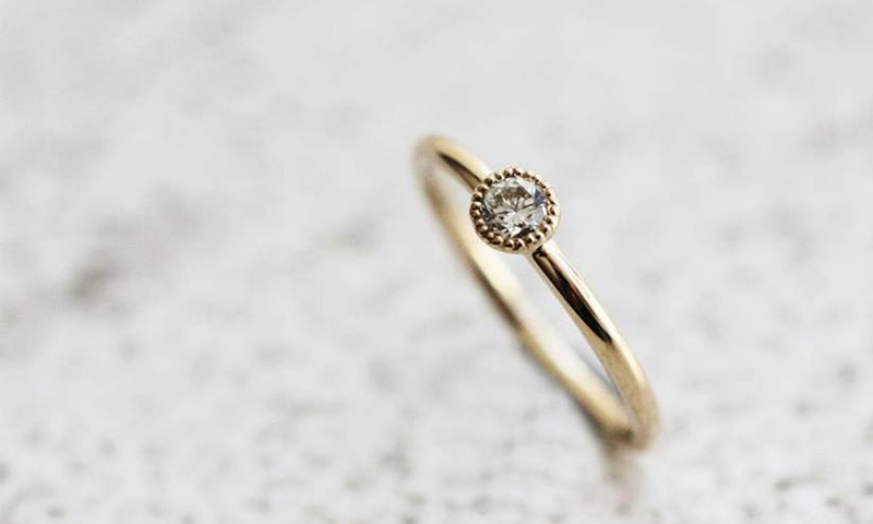 シンプルコースの婚約指輪02