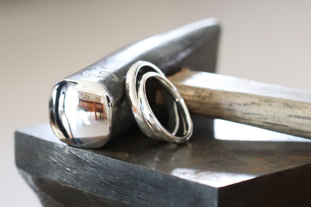 人気の「甲丸槌目タイプ」!シルバーリングで作る魅力 – 手作り指輪